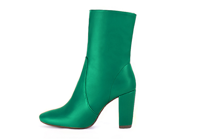French elegance and refinement for these emerald green dress booties, with a zip on the inside, 
                available in many subtle leather and colour combinations. You can personalise it or not, from your "Favourites" page with your own materials and colours.
This charming ankle boot fits well and can replace a pump.
It closes with a zip on the inside.
  
                Matching clutches for parties, ceremonies and weddings.   
                You can customize these zip ankle boots to perfectly match your tastes or needs, and have a unique model.  
                Choice of leathers, colours, knots and heels. 
                Wide range of materials and shades carefully chosen.  
                Rich collection of flat, low, mid and high heels.  
                Small and large shoe sizes - Florence KOOIJMAN